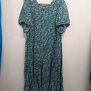 Green Maxi Dress with Puff Sleeves and Scoop Neck